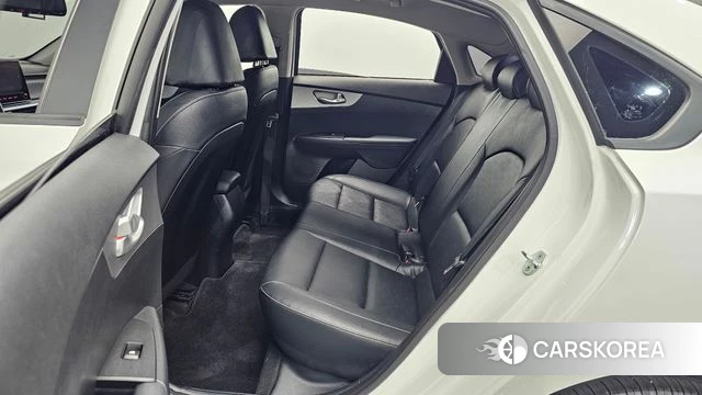 Kia The New K3 2nd generation 2022 Белый из Кореи, фото 2