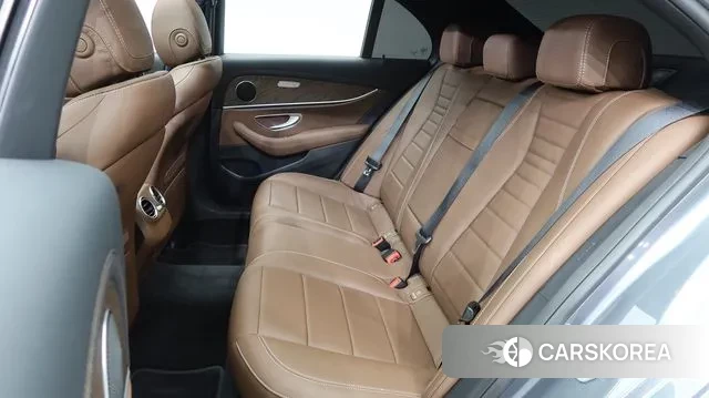 Mercedes-Benz E-Class W213 2021 Серый из Кореи, фото 2