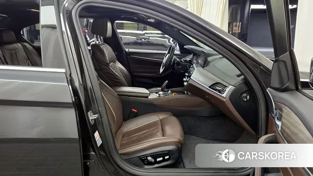 BMW 5 Series (G30) 2020 Серый из Кореи, фото 2