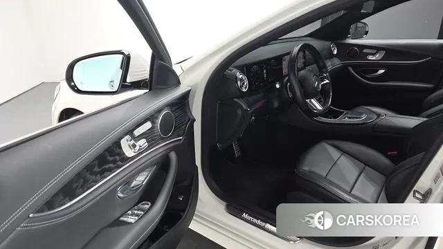 Mercedes-Benz E-Class W213 2021 Белый из Кореи, фото 2