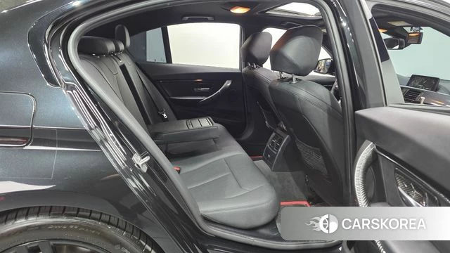 BMW 3 Series (F30) 2018 Черный из Кореи, фото 2