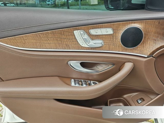Mercedes-Benz E-Class W213 2019 Белый из Кореи, фото 2