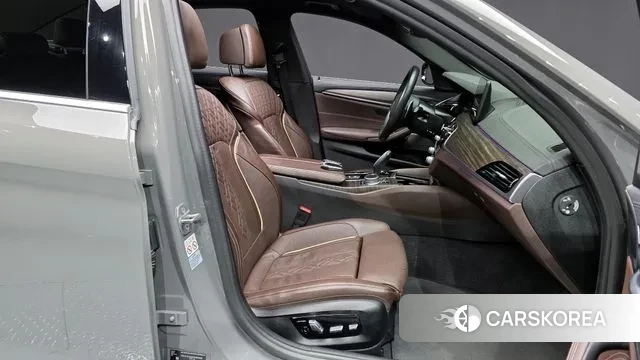 BMW 5 Series (G30) 2020 Серый из Кореи, фото 2