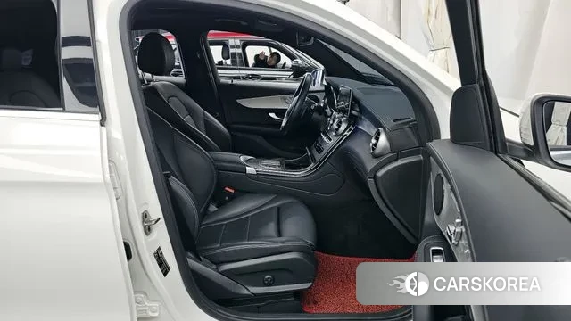 Mercedes-Benz GLC-Class X253 2023 Белый из Кореи, фото 2