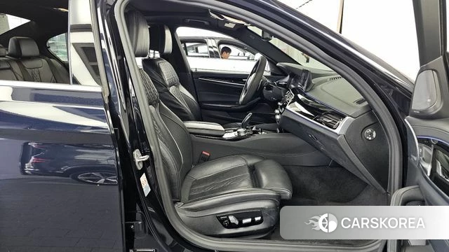 BMW 5 Series (G30) 2020 Черный из Кореи, фото 2