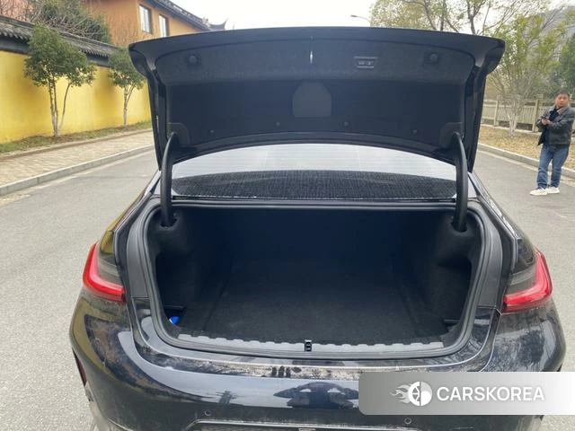 BMW 3 series 2024 Черный из Китая, фото 2