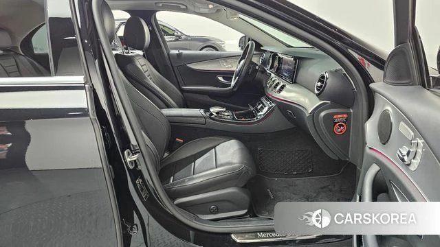 Mercedes-Benz E-Class W213 2019 Черный из Кореи, фото 2