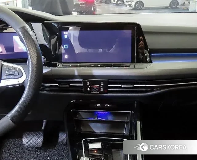 Volkswagen Golf 8th Generation 2024 Белый из Кореи, фото 2