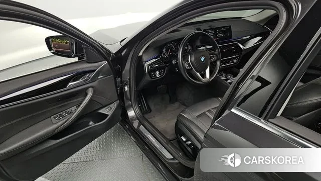 BMW 5 Series (G30) 2018 Серый из Кореи, фото 2