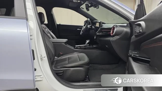 Chevrolet (GM Daewoo) Trax Crossover 2023 Светло-серебряный цвет из Кореи, фото 2