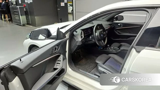 BMW 2 Series Gran Coupe (F44) 2023 Белый из Кореи, фото 2