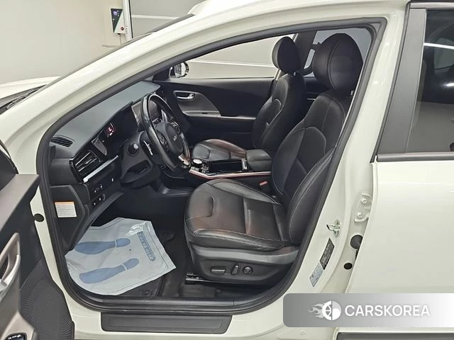 Kia Niro Plus 2022 Белый из Кореи, фото 2