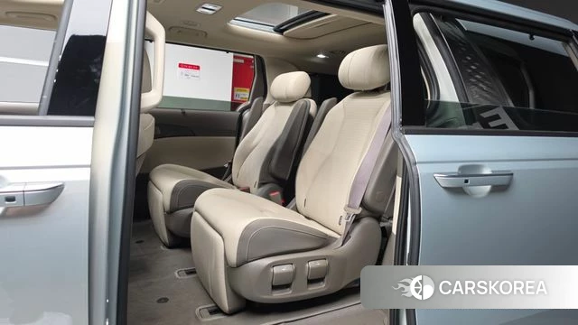 Kia The New Carnival 4th Generation 2024 Светло-серебряный цвет из Кореи, фото 2