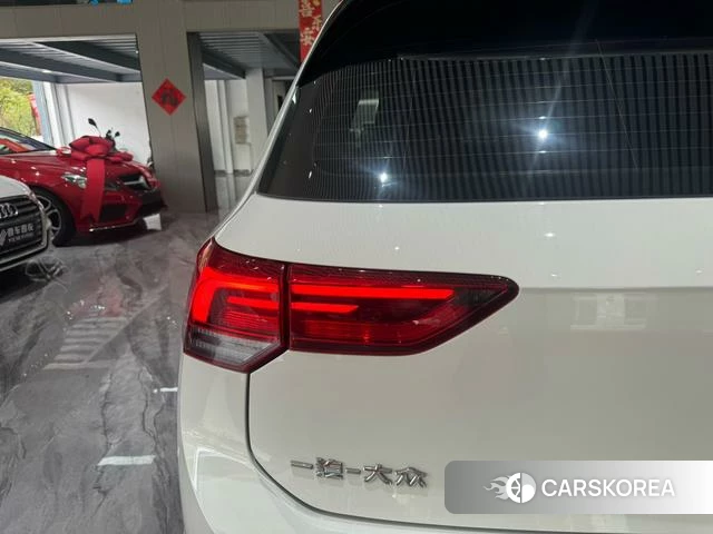 Volkswagen Golf 2023 Белый из Китая, фото 2