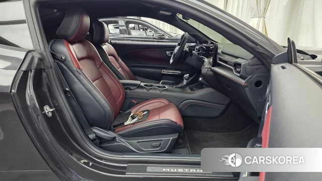 Ford Mustang 7th Generation 2024 Серый из Кореи, фото 2