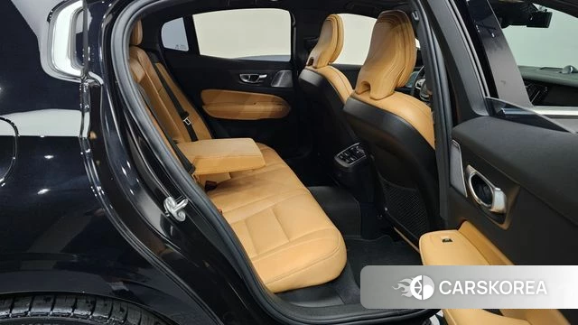 Volvo S60 3rd generation 2024 Черный из Кореи, фото 2