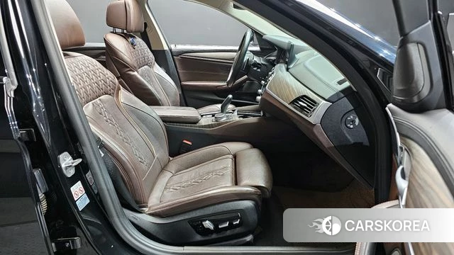 BMW 5 Series (G30) 2020 Черный из Кореи, фото 2