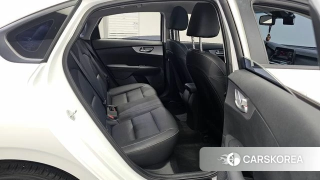 Kia The New K3 2nd generation 2023 Белый из Кореи, фото 2