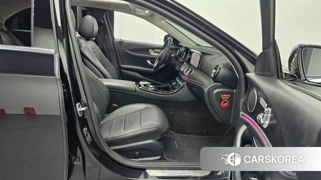 Mercedes-Benz E-Class W213 2019 Черный из Кореи, фото 2