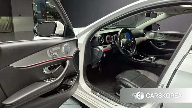 Mercedes-Benz E-Class W213 2018 Белый из Кореи, фото 2