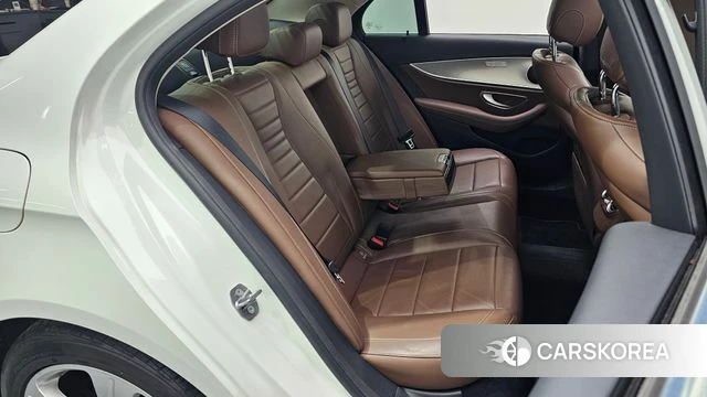 Mercedes-Benz E-Class W213 2018 Белый из Кореи, фото 2