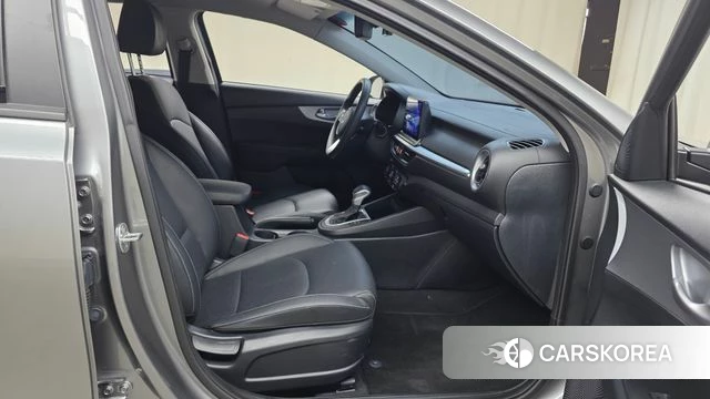 Kia The New K3 2nd generation 2023 Серый из Кореи, фото 2