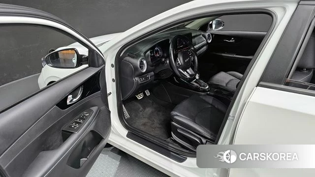 Kia The New K3 2nd generation 2023 Белый из Кореи, фото 2