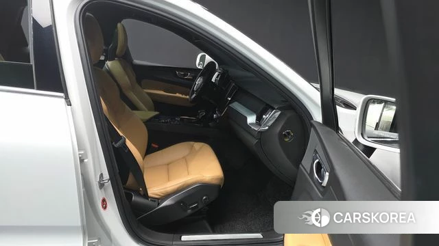 Volvo XC60 second Generation 2018 Белый из Кореи, фото 2