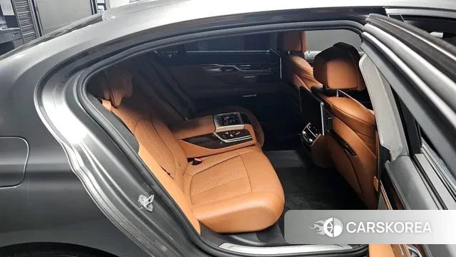 BMW 7 Series (G11) 2018 Серебристо-серый из Кореи, фото 2
