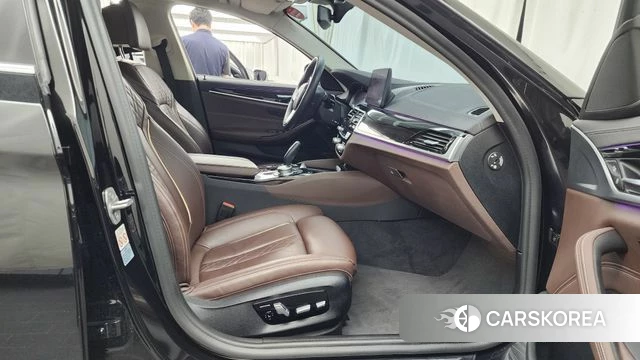BMW 5 Series (G30) 2021 Черный из Кореи, фото 2