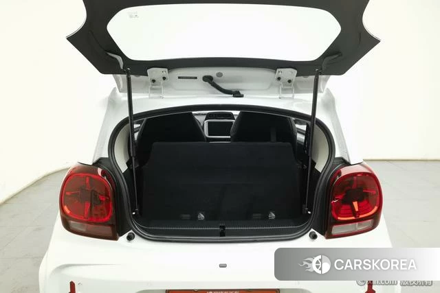 Roewe CLEVER 2022 Белый из Китая, фото 2