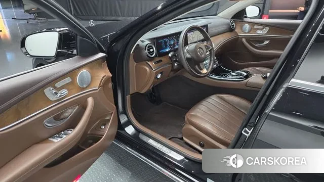 Mercedes-Benz E-Class W213 2018 Черный из Кореи, фото 2