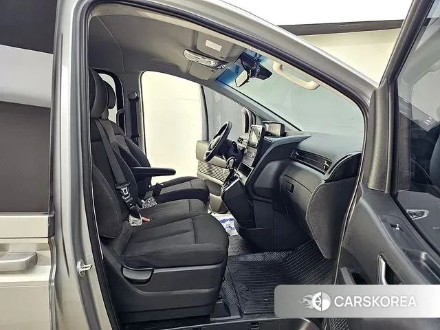 Hyundai Staria 2022 Серебристо-серый из Кореи, фото 2