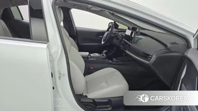 Toyota Prius 5th Generation 2025 Белый из Кореи, фото 2