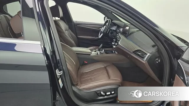 BMW 5 Series (G30) 2021 Черный из Кореи, фото 2