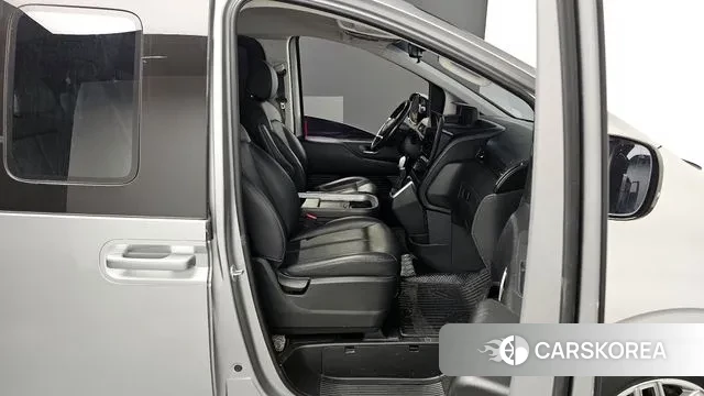 Hyundai Staria 2022 Серебряный из Кореи, фото 2