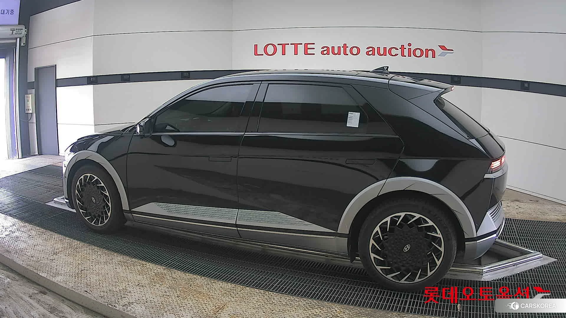 Hyundai IONIQ 5 2022 Phantom Black Pearl из Кореи, фото 2