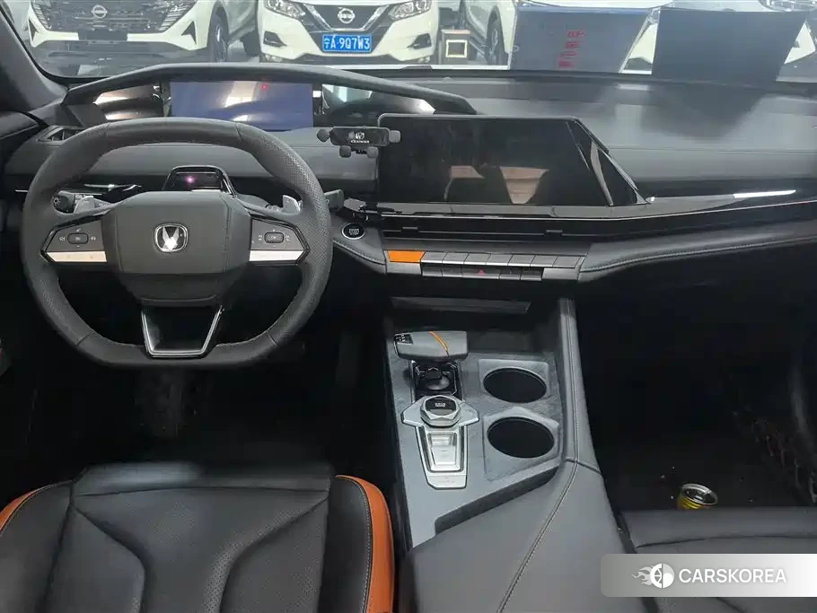 Chang'an Changan UNI-V 2024 Белый из Китая, фото 2