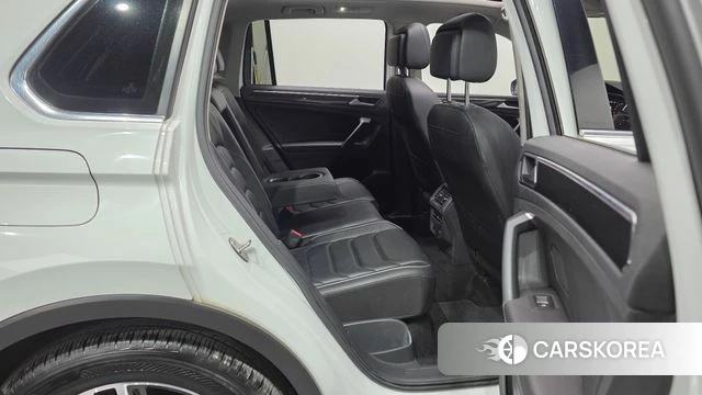 Volkswagen Tiguan second Generation 2022 Белый из Кореи, фото 2
