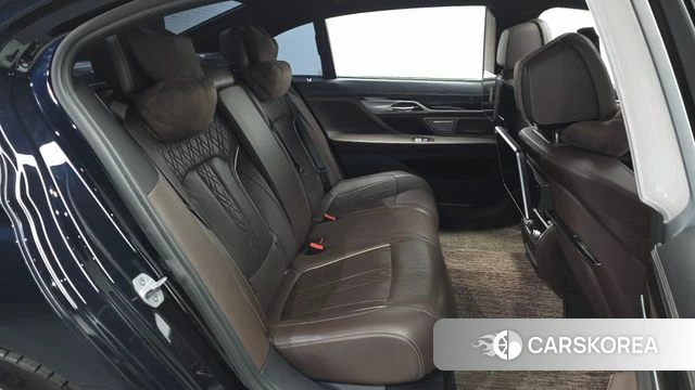 BMW 7 Series (G11) 2018 Черный из Кореи, фото 2