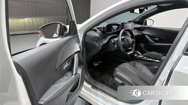 Peugeot e-208 second Generation 2022 Белый из Кореи, фото 2