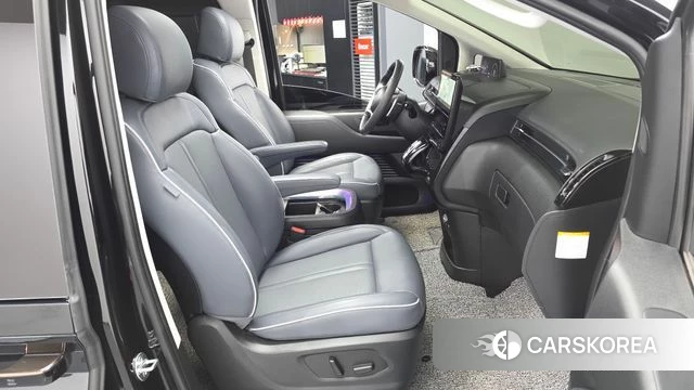 Hyundai Staria 2024 Черный из Кореи, фото 2