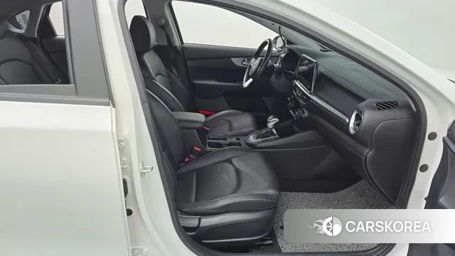 Kia The New K3 2nd generation 2022 Белый из Кореи, фото 2