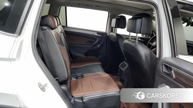 Volkswagen Tiguan Allspace 2022 Белый из Кореи, фото 2