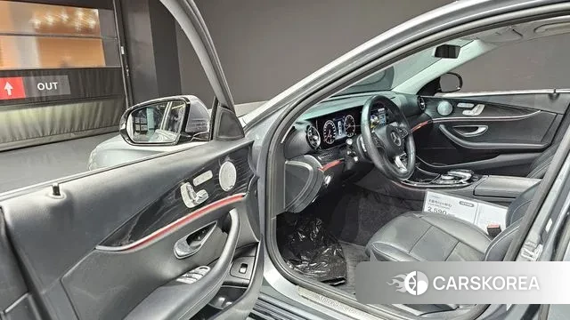 Mercedes-Benz E-Class W213 2018 Серый из Кореи, фото 2