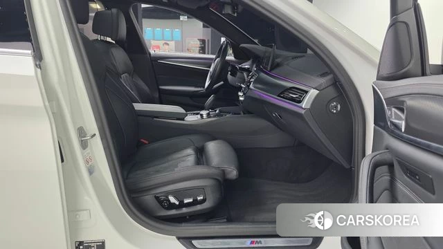 BMW 5 Series (G30) 2023 Белый из Кореи, фото 2