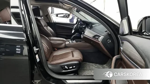 BMW 5 Series (G30) 2020 Черный из Кореи, фото 2