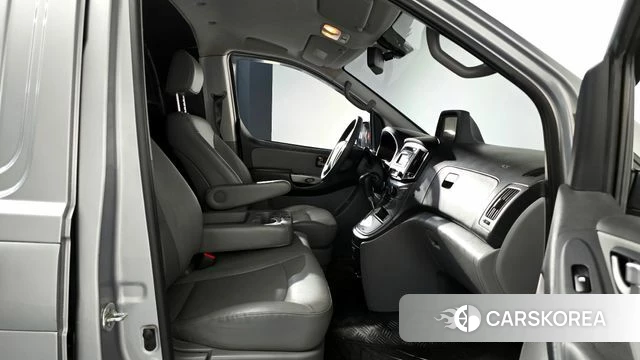 Hyundai The New Grand Starex 2018 Серебристо-серый из Кореи, фото 2