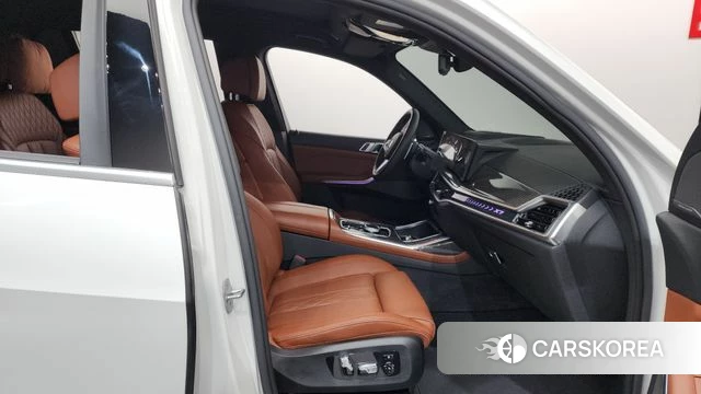 BMW X7 (G07) 2025 Белый из Кореи, фото 2