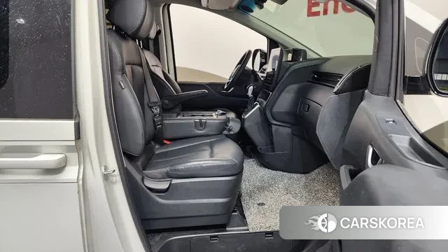 Hyundai Staria 2023 Белый из Кореи, фото 2